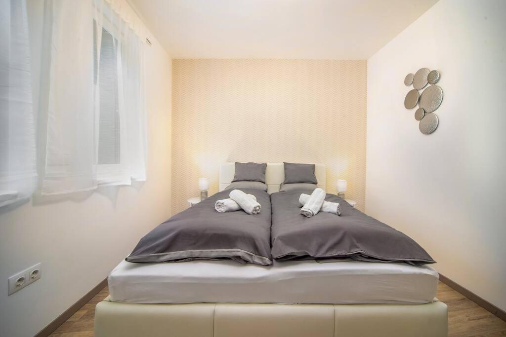 Grace Pine Apartment 1 Budapest Bagian luar foto
