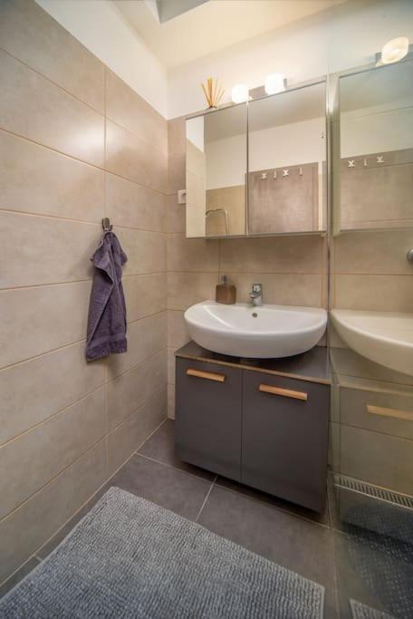Grace Pine Apartment 1 Budapest Bagian luar foto